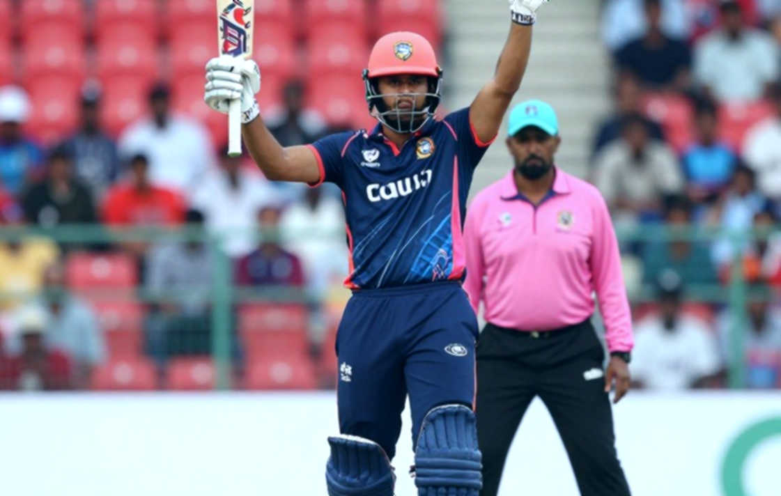 ফারহানের লড়াকু ৭৬ রানে রক্ষা পেল পাকিস্তান, সিরিজ নির্ধারক ম্যাচে ১৬৮/৮