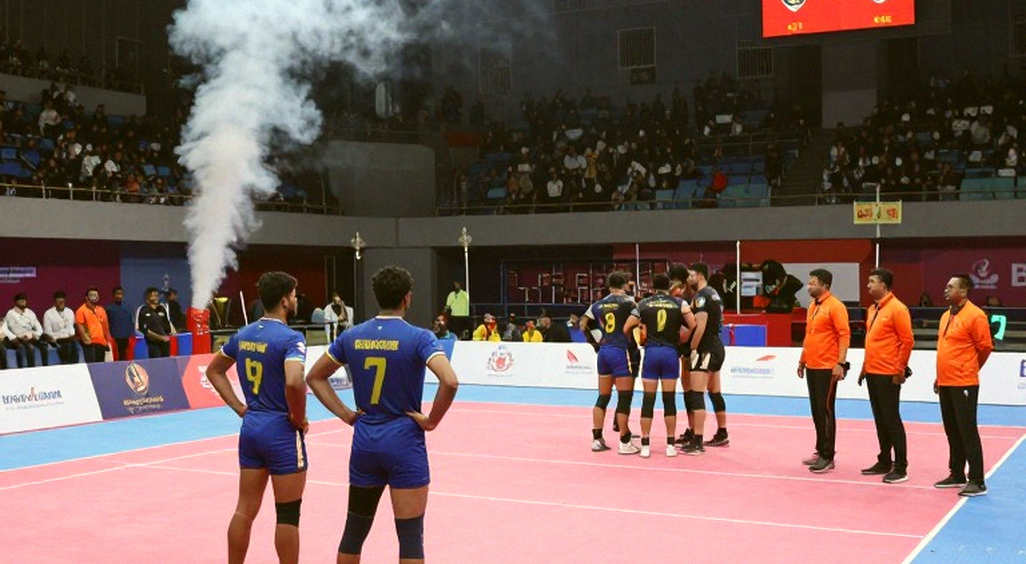 একটা ট্যাকলের চারটা হাত, আর লেজারে একটা নাম