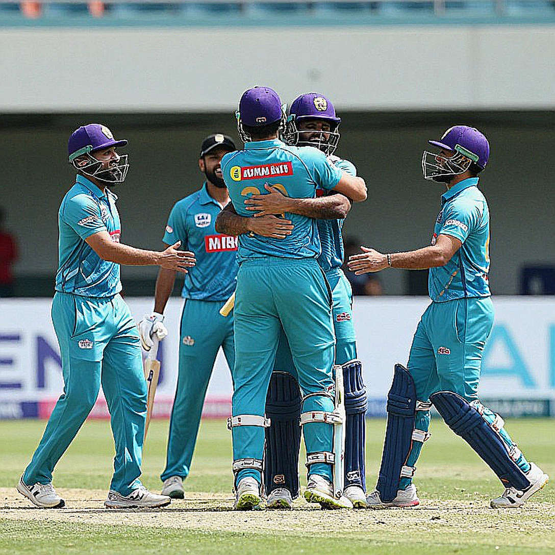 ২৩ রানের ধস, এক হ্যাটট্রিক আর টেস্ট ছকের নীরব পরিবর্তন