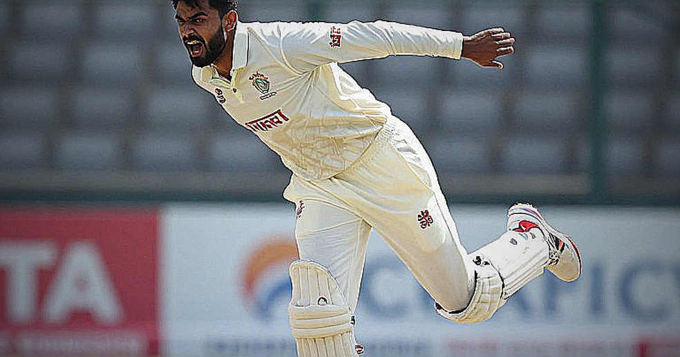 চট্টগ্রাম ডেস্কের ফাঁকা সারি: পাওয়ারপ্লে চাপ, ৯০০ মিনিটের ঘণ্টা আর বাংলাদেশের অসমাপ্ত মিডল-অর্ডার খাতা